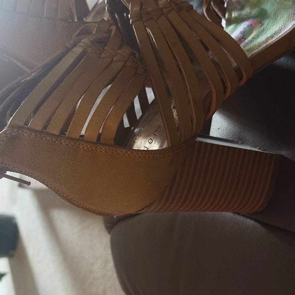Shoes - Picture 2 of 4